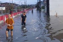 Banjir Landa Beberapa Wilayah Jakarta, Aktivitas Warga Terganggu